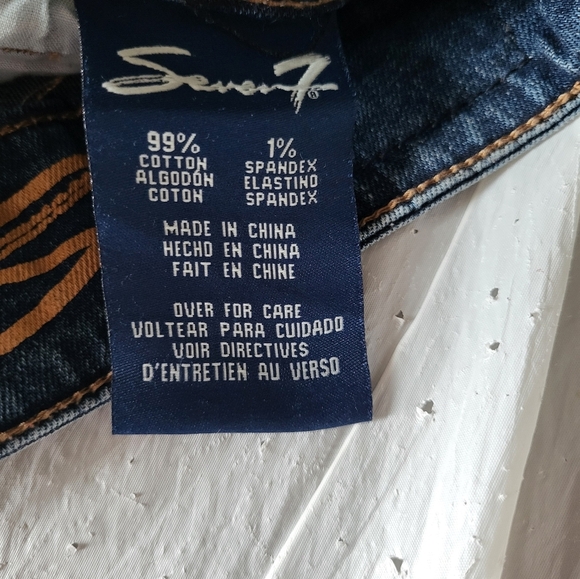 Seven7 Cropped Distressed Jeans in Blue, Size 4 (26x26) - Picture 6 of 8